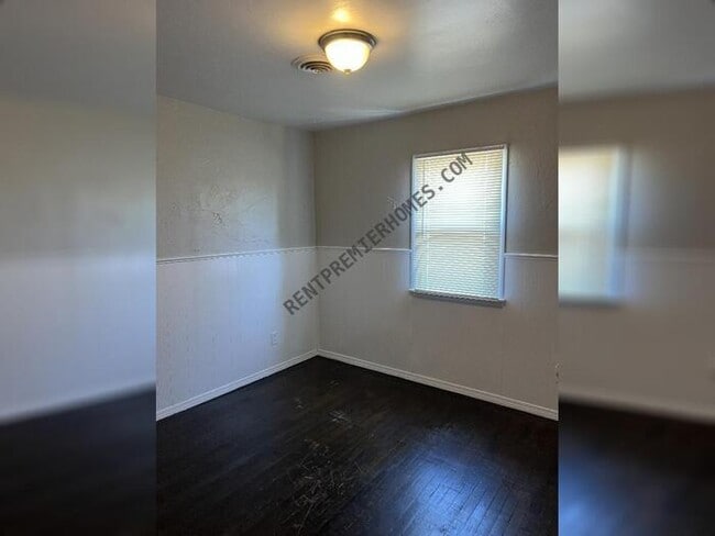 Photo - 901 NW 89th St