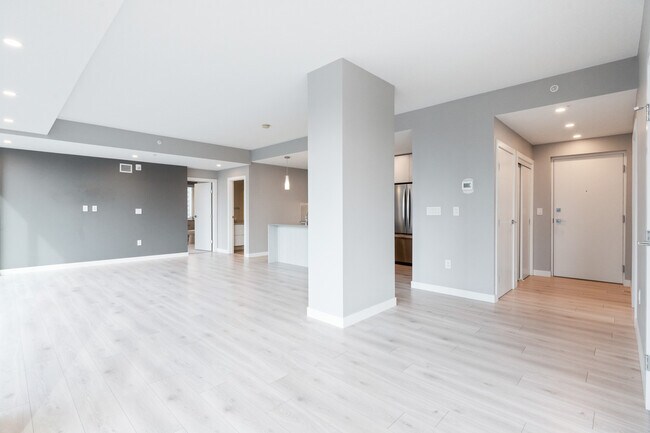 Photo - 10180-103 103 St NW