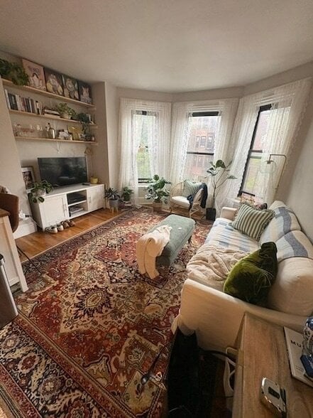 Building Photo - 221 Newbury St Unit 3R