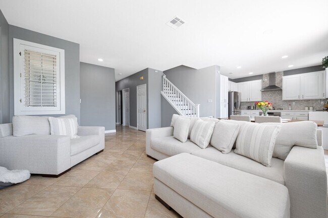 Photo - 2739 Castlehill Rd