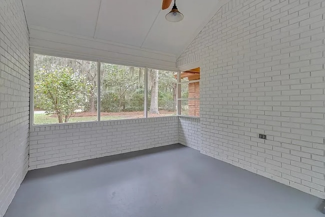 Photo - Beautiful 4 Bedroom Home, Available in Dec...