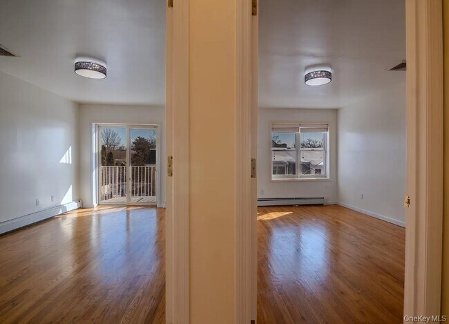 Photo - 250-16 41st Rd