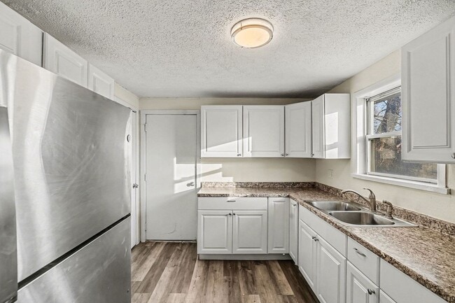 Photo - Beautiful 3 Bedroom 2 Bathroom Home in Kansas City!