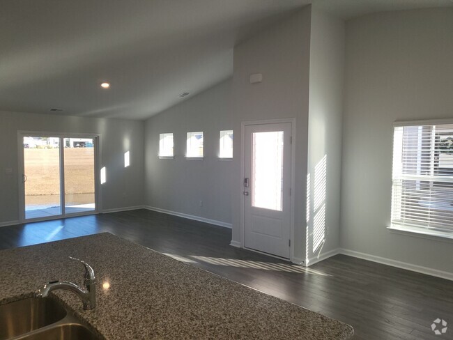 Building Photo - 3 bedroom/2 bath duplex in Heather Glenn Rental