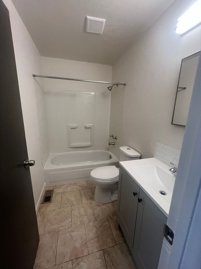 Photo - 3131-3133-3133 California Ave Unit 3133