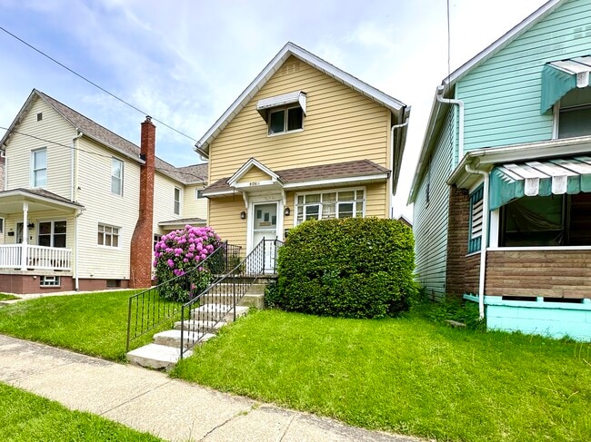 Photo - 806 1/2 Harrison St