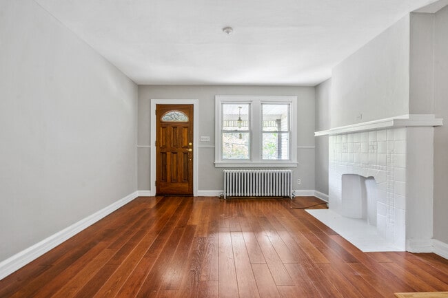 Photo - 6217 Monitor St