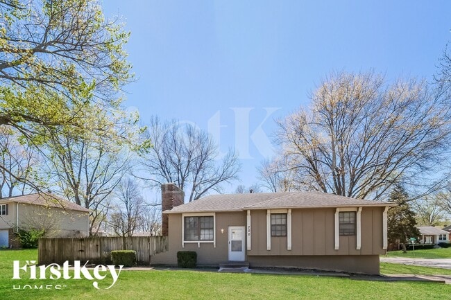 Building Photo - 700 NW Oxford Dr