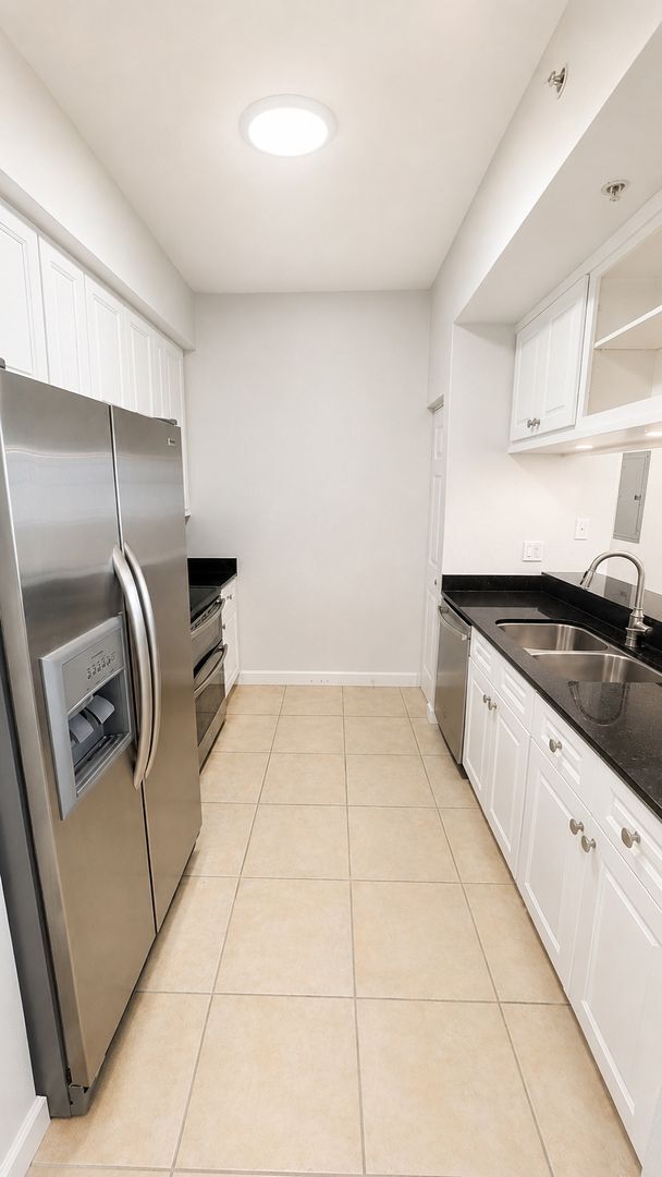 Photo - Annual 2/2 condo in luxury building downtown Sarasota!