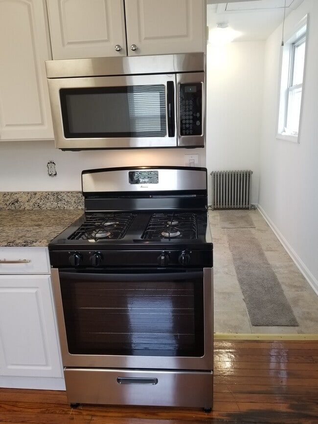 Range and Microwave - 86 Bethany Rd Unit Walk to Hazlet Train NYC