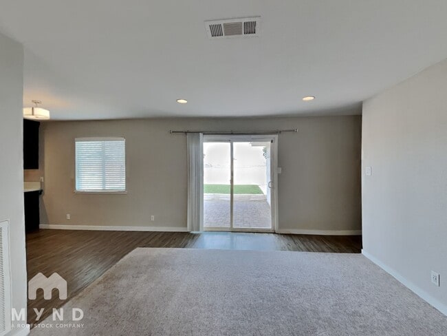 Photo - 1013 James Lovell St