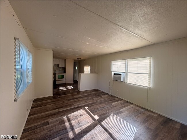 Photo - 8385 Nault Rd