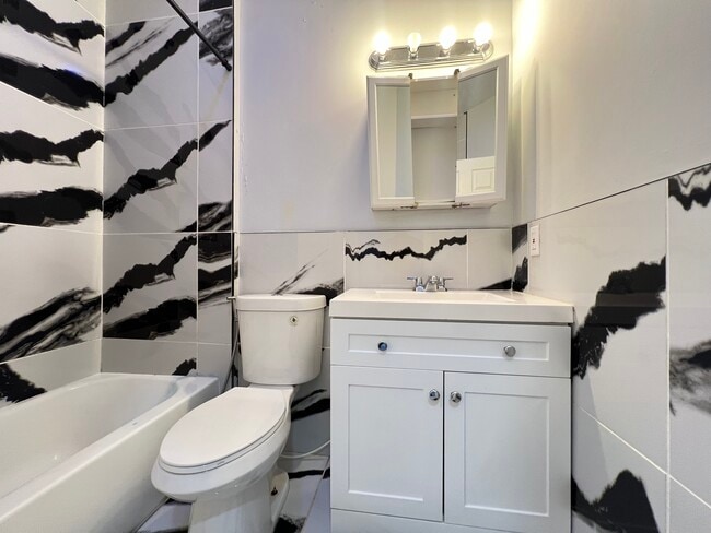 44 Storms Ave 3R - 42 Storms Ave Unit 1L