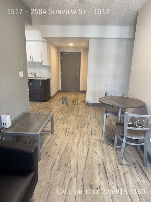Photo - 258A-258A Sunview St