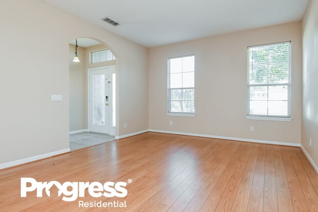 Photo - 537 Breezy Oak Way