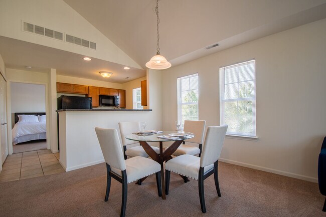 Building Photo - Legends Rosewood Village Rental