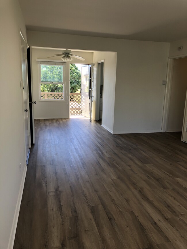 livingroom/diningroom - 2132 Montana Ave Apartments Unit A