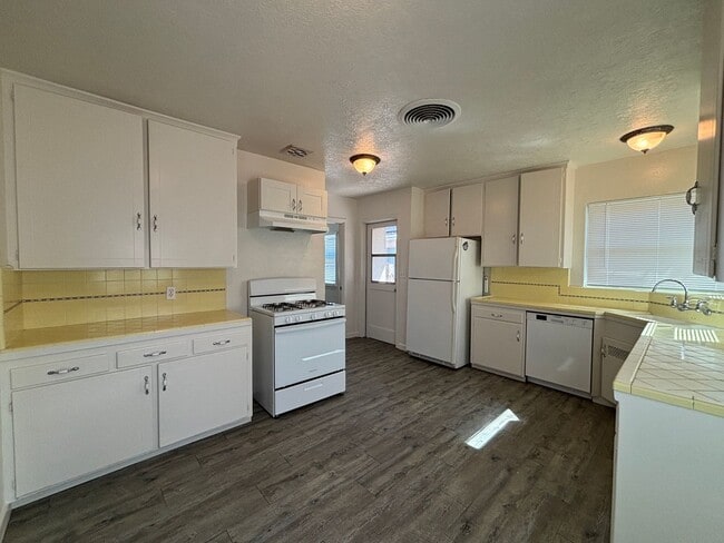 Photo - 816 W Fedora Ave