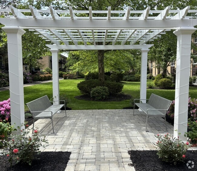 Building Photo - Sycamore Gardens Rental