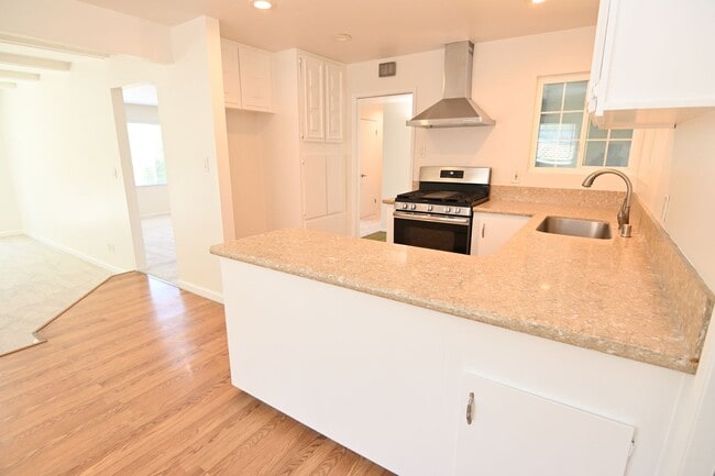 Photo - 5659 Lathrop Dr