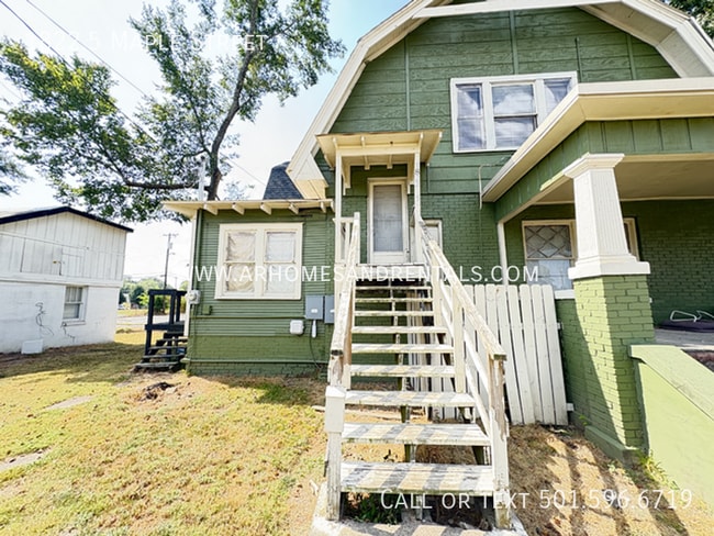 Building Photo - 1822.5 Maple St Rental
