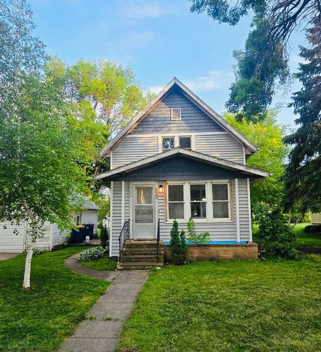 Building Photo - 530 E 11th St
