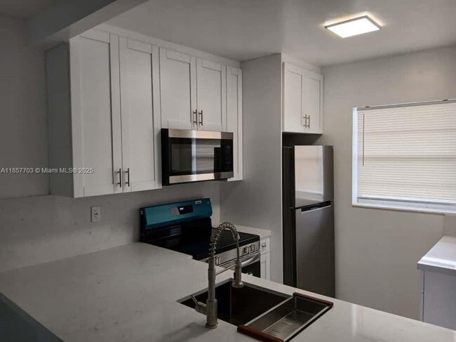 Building Photo - 5181 W Oakland Park Blvd Unit 305