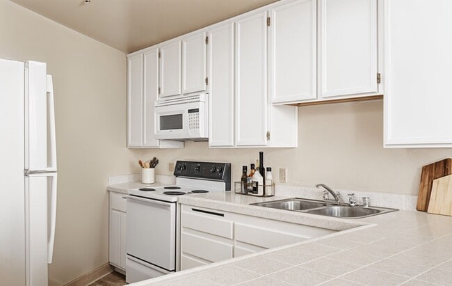 Photo - Live the Dream at The Diplomat Apartments!