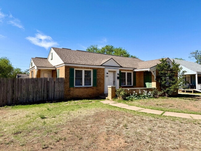 Photo - 2201 28th St