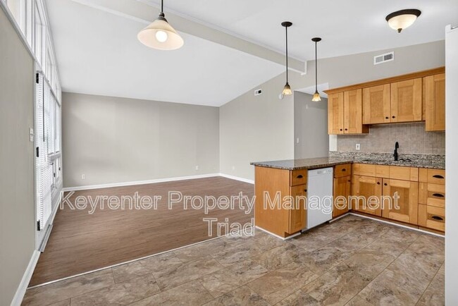 Photo - 4202 Halifax Rd