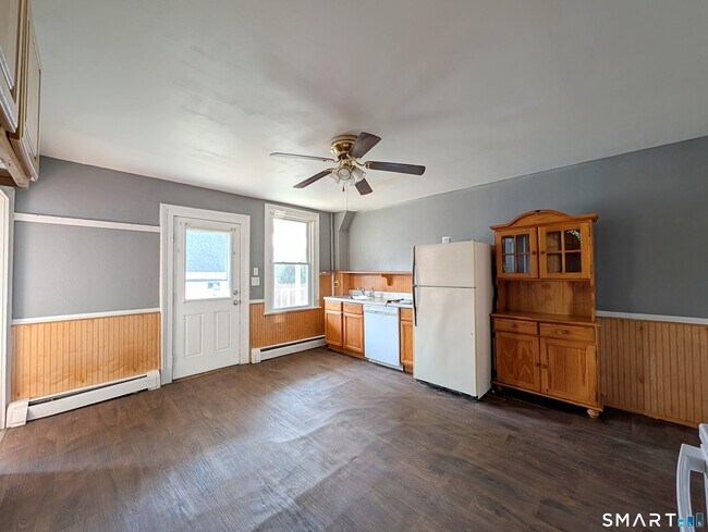 Photo - 104 Elm St