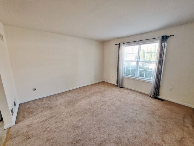Photo - 2 Bed / 1-1/2 Bath Townhome
