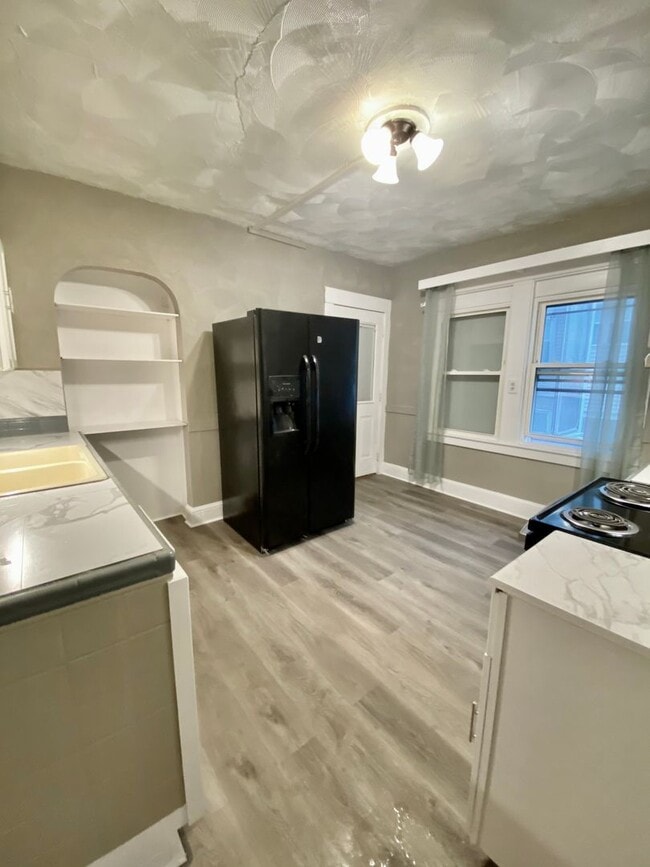 Building Photo - 12-14 Ledyard St Unit 2