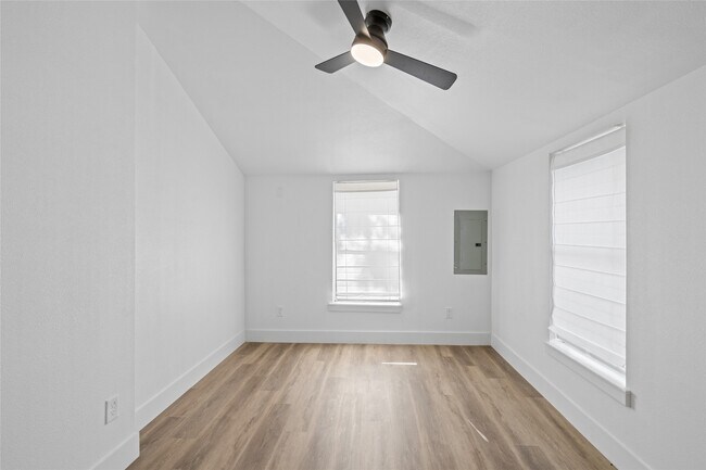 Photo - 911 Knight St Unit D