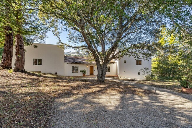 Building Photo - Charming 4BR Home Available in Private Portola Valley Cul de Sac