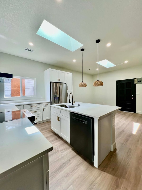 Photo - 1075 Irving St