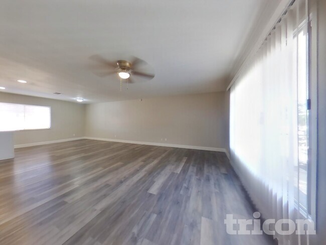 Photo - 14028 N 33rd Dr