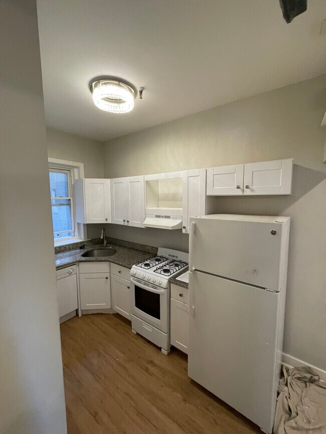 Building Photo - 46 Long Ave Rental
