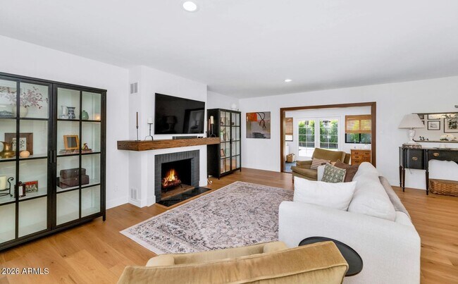 Photo - 103 W Palmcroft Dr