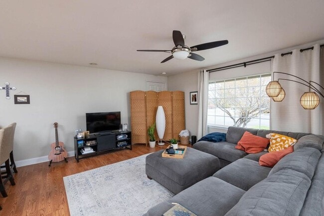 Photo - Wonderful home on large corner fenced lot in desired mid-town with views!