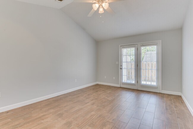 Photo - 1609 Bradley Way