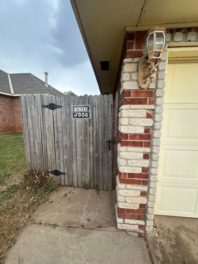 Photo - 2504 Thomas Dr