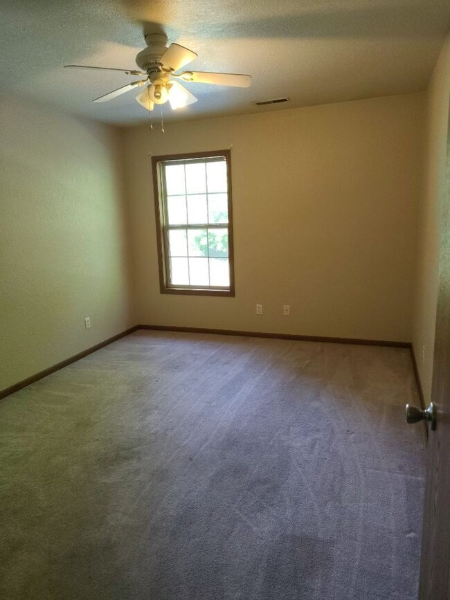 Photo - 2 bedroom, 1 bathroom apartment in Wickliffe Unit #2