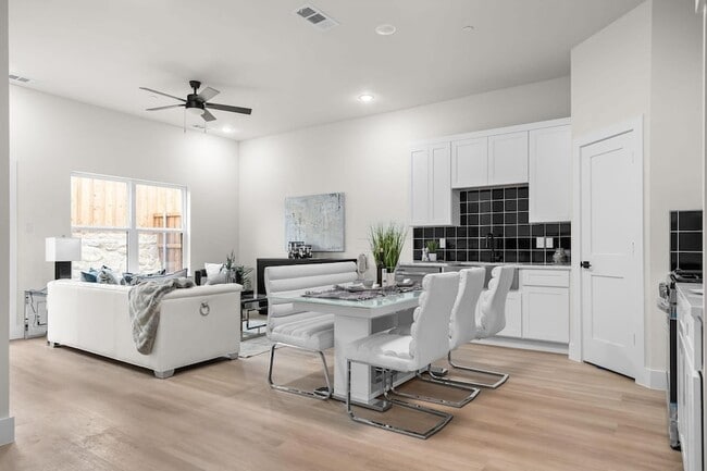 Photo - 2340 Alsiddiq Dr