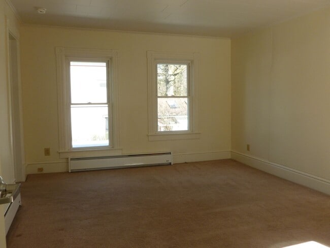Building Photo - Pine St - 015 Unit 4 Rental