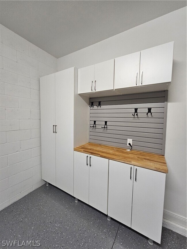 Building Photo - 6954 Avalon Cir Unit 703