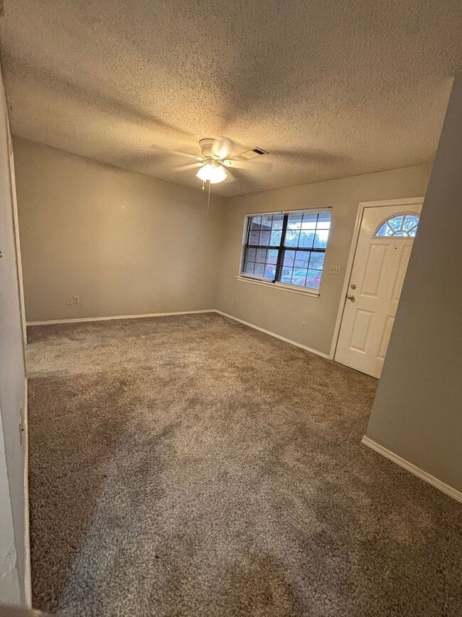 Photo - 3327 N Detroit Ave Unit 3327-1