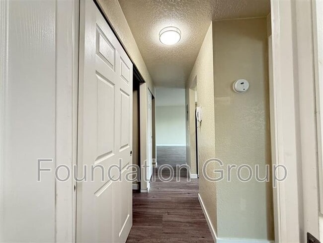 Photo - 938 N 100th St