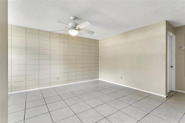 Photo - 230 S 4th St