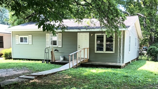 Building Photo - Charming 3-Bedroom Home for Rent!